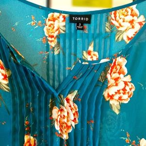 Torrid flower sheer top size 3 excellent condition